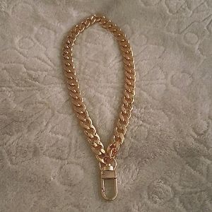 GOLD CHAIN WRISTLET STRAP